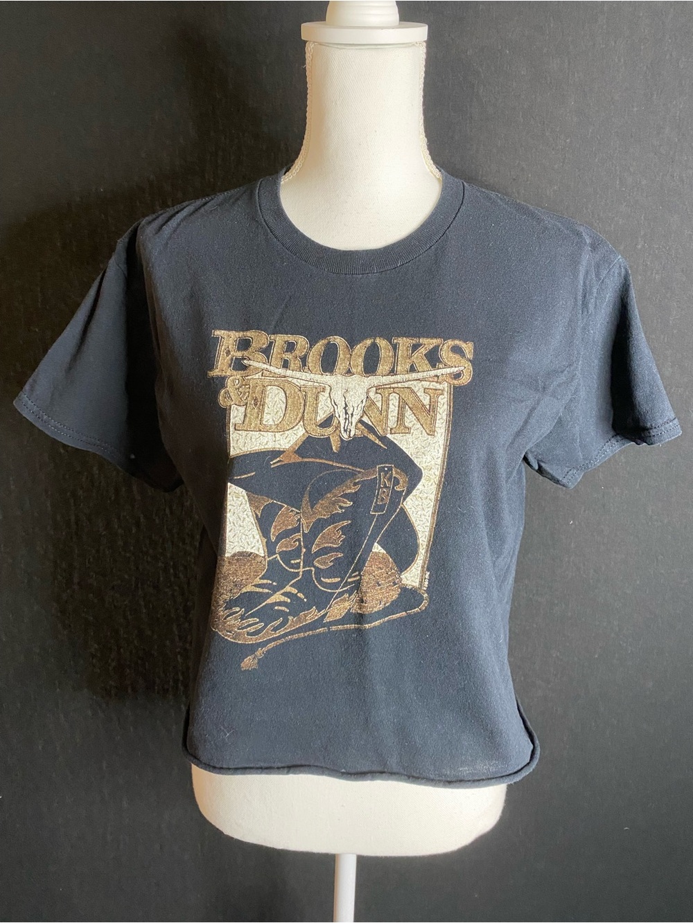Black Graphic brooks and Dunn crop T-Shirt